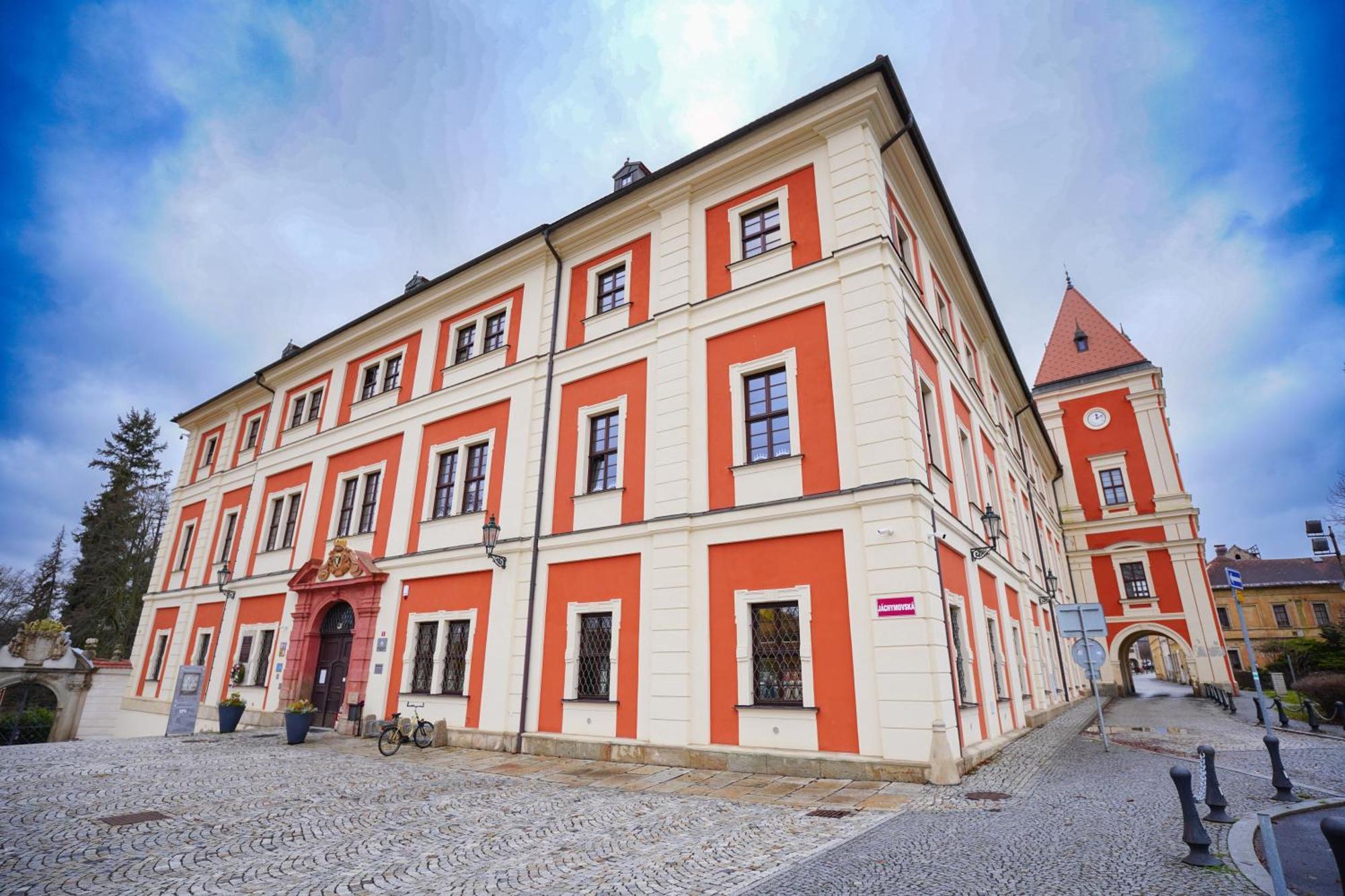 Apartment U Cerneho Orla KLV Exterior foto